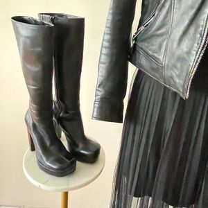 RARE FIND- Vintage 90s Boots. Rich  Classic Smooth Leather Midi Boots